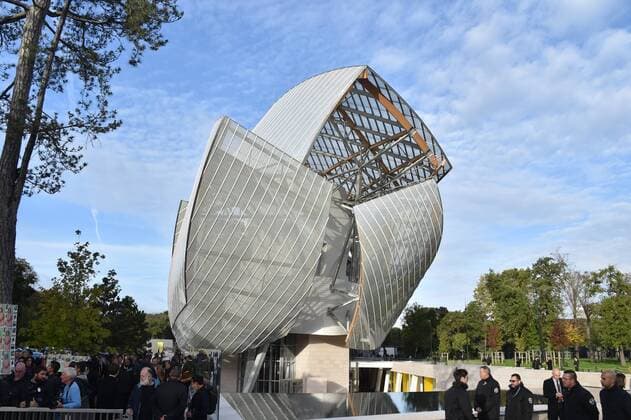 illustration fondation louis vuitton CELEBRITES : Modenschau Louis Vuitton - Pret a Porter Printemps Ete 2016 - 07 10 2015 LIONELURMANx 
