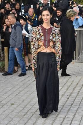 Tao Okamoto CELEBRITES : Modenschau Louis Vuitton - Pret a Porter Printemps Ete 2016 - 07 10 2015 LIONELURMANx 
