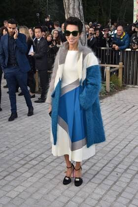 Farida Khelfa CELEBRITES : Modenschau Louis Vuitton - Pret a Porter Printemps Ete 2016 - 07 10 2015 LIONELURMANx 