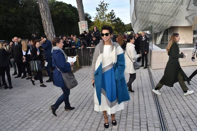 Farida Khelfa CELEBRITES : Modenschau Louis Vuitton - Pret a Porter Printemps Ete 2016 - 07 10 2015 LIONELURMANx 