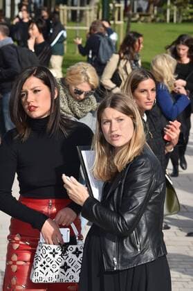 Adele Exarchopoulos CELEBRITES : Modenschau Louis Vuitton - Pret a Porter Printemps Ete 2016 - 07 10 2015 LIONELURMANx 