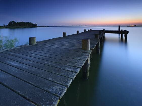 Sonnenuntergang am Peenestrom, Steg, Insel Usedom, Mecklenburg-Vorpommern, Deutschland, Europa Copyright: imageBROKER/AndreasxVitting iblavi04233118.jpg
