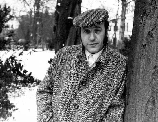 Der deutsche Sänger, Schauspieler und Schriftsteller Manfred Krug in einem Park in Hamburg am 18. März 1978. German singer, actor and author Manfred Krug at a park in Hamburg, March 18th, 1978. Copyright: Roba Schweigmann UnitedArchives03867