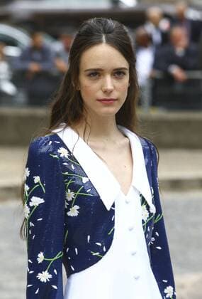 Stacy Martin CELEBRITES : Modenschau Miu Miu - Pret a Porter Printemps Ete 2016 - 07 10 2015 GwendolineLeGoffx 