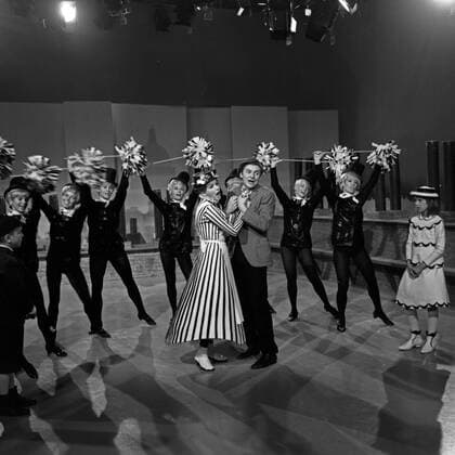 Werner Müllers Schlagermagazin, Musiksendung, Deutschland 1965, Regie: Dieter Wendrich, Gaststar: Johanna von Koczian, Harald Juhnke Copyright: Roba SiegfriedxPilz UnitedArchives15182