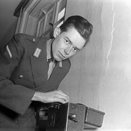 Porträt eines Soldaten im Mannschaftsdienst im Rang eines Gefreiten der Bundeswehr, Deutschland 1950er Jahre. Portrait of a soldier in a rank of a private first class of the German Bundeswehr, Germany 1950s. Copyright: Roba SiegfriedxPilz UnitedArchives06542
