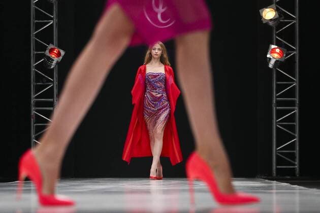 MOSCOW, RUSSIA. OCTOBER 13, 2015. Models wear creations by Valentin Yudashkin during a catwalk show at the 34th Moscow Fashion Week, in Gostiny Dvor. Sergei Bobylev TASS  TS00FC0F