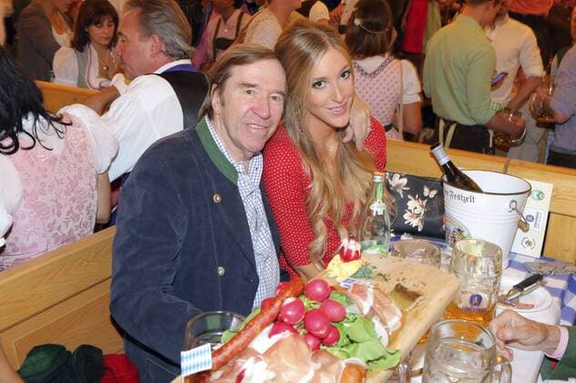 Günter Netzer mit Tochter Alana beim Oktoberfest 2015 auf der Theresienwiese. München, 01.10.2015 Foto:xS.xSchrapsx xFuturexImage