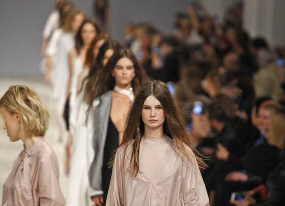 Oct. 14, 2015 - Kiev, Ukraine - A models presents a creation by Ukrainian designer Elena Burenina during the Ukrainian Fashion Week in Kiev, Ukraine, 14 October 2015. The event presents Spring Summer 2016 collections by Ukrainian and international designers from 14 to 20 October. Kiev Ukraine  - ZUMAn230