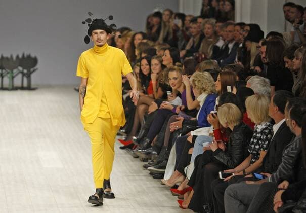 Oct. 14, 2015 - Kiev, Ukraine - A model presents a creation by Ukrainian designer Viktor Anisimov during the Ukrainian Fashion Week in Kiev, Ukraine, 14 October 2015. The event presents Spring Summer 2016 collections by Ukrainian and international designers from 14 to 20 October. Kiev Ukraine  - ZUMAn230