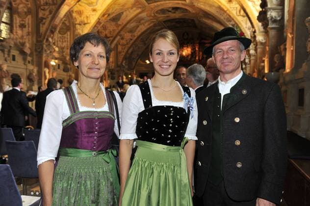 Magdalena Neuner mit Eltern Bayerische Verdienstorden Verleihung Antiquarium der Residenz München München 14. Oktober 2015