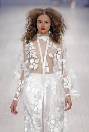 A model presents a creation by Ukrainian designer Alyona Serebrova during the Ukrainian Fashion Week in Kiev on October 16, 2015.  KIE2015101621 IVANxVAKOLENKO