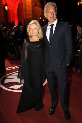 16.10.2015, Frankfurt, Alte Oper, roter Teppich, red Carpet Verleihung des Hessischen Film- und Kinopreises 2015 Schauspielerin Sabine Postel und Schauspieler Dominic Raacke: auf dem roten Teppich