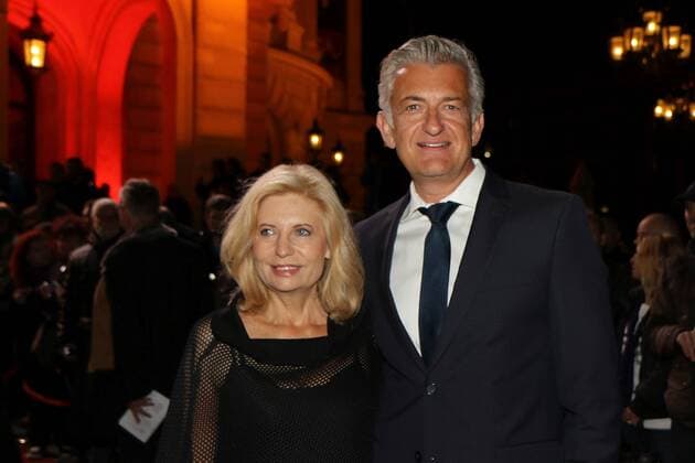 16.10.2015, Frankfurt, Alte Oper, roter Teppich, red Carpet Verleihung des Hessischen Film- und Kinopreises 2015 Schauspielerin Sabine Postel und Schauspieler Dominic Raacke: auf dem roten Teppich