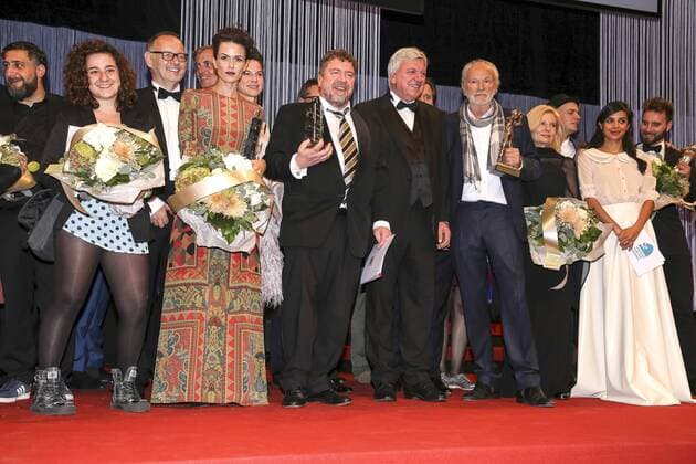 Volker Bouffier mit Preisträgern und Laudatoren bei der Verleihung vom Hessischen Film- und Kinopreis 2015 in der Alten Oper. Frankfurt, 16.10.2015 Foto:xP.xBackx xFuturexImage