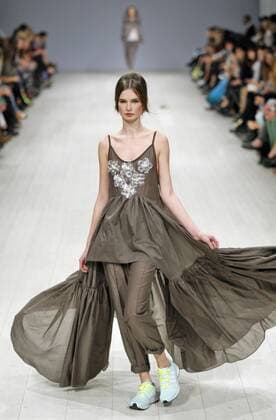 Oct. 17, 2015 - Kiev, Ukraine - A model presents a creation by Ukrainian designer LARISA LOBANOVA during the Ukrainian Fashion Week in Kiev, Ukraine, 17 October 2015. The event presents Spring Summer 2016 collections by Ukrainian and international designers from 14 to 20 October. Kiev Ukraine - ZUMAg194