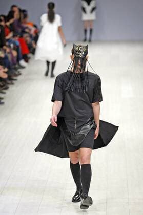 A model presents a creation by Ukrainian designer Yauheniya Belskaya during the Ukrainian Fashion Week in Kiev on October 18, 2015.  KIE2015101801 IVANxVAKOLENKO