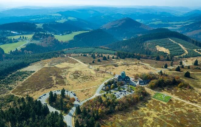 Hochheide und Kahler Asten mit Wetterstation im Herbst, Winterberg, Hochsauerland, Nordrhein-Westfalen, Deutschland !ACHTUNGxMINDESTHONORARx60xEURO!