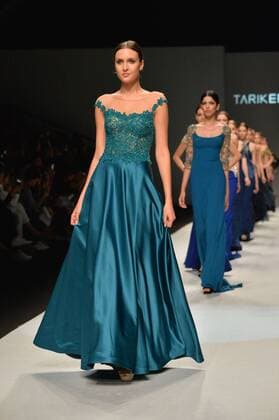 SHANGHAI, Oct. 18, 2015 -- A model presents a wedding dress creation by Turkish brand Tarik Ediz during the Shanghai Fashion Week in Shanghai, east China, Oct. 18, 2015. ) (ry) CHINA-SHANGHAI-FASHION WEEK (CN) GuoxChangyao 