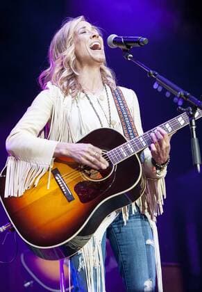 Oct 18, 2015 - Raleigh, North Carolina; USA - Musician SHERYL CROW performs live as part of the inaugural 2015 American Roots Music and Arts Festival that took place at the Walnut Creek Amphitheatre located in Raleigh. Copyright 2015 Raleigh USA - ZUMAm78_