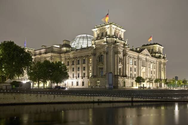 Reichstag building at night, Berlin, Germany mit_2013_00254