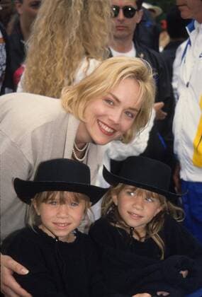 SHARON STONE Ashley and Mary Kate Olsen 1993. - ZUMAg49