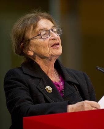 Preistraegerin Philosphin Agnes HELLER (HUN) waehrend ihrer Rede auf dem Podium. Verleihung des Internationalen Willy-Brandt Preis 2015 von der Sozialdemokratischen Partei Deutschlands (SPD) im Willy-Brandt-Haus in Berlin, Deutschland am 19.10.2015.