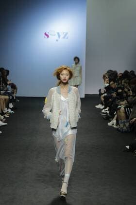 Oct. 21, 2015 - Seoul, South Korea - October 21, 2015 - South Korea, Seoul : Model catwalk on the runway during the Seoul Fashion Week 2016 S S S=YZ show at DDP in Seoul, South Korea. Seoul Fashion Week every march, october held on annual fashion show in South Korea. Seoul South Korea  - ZUMAn230