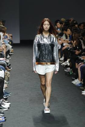 Oct. 21, 2015 - Seoul, South Korea - October 21, 2015 - South Korea, Seoul : Model catwalk on the runway during the Seoul Fashion Week 2016 KAAL E.SUKTAE show at DDP in Seoul, South Korea. Seoul Fashion Week every march, october held on annual fashion show in South Korea. Seoul South Korea  - ZUMAn230