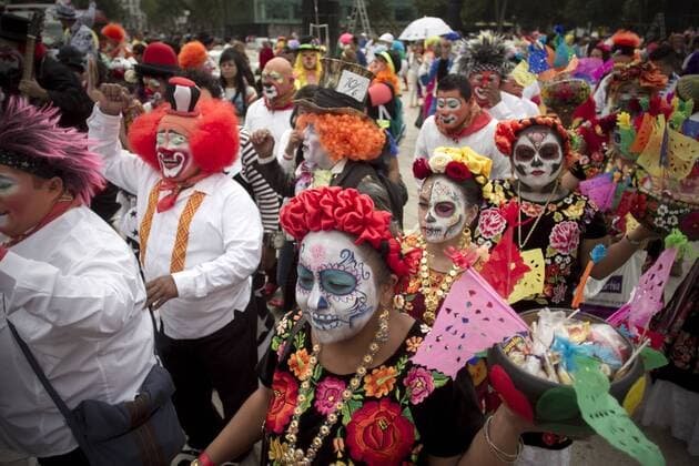 Clowns take part in the 20th International Clowns Convention in Mexico City, capital of Mexico, on Oct. 21, 2015. During the convention that is being held here from Oct. 19 to 22, clowns from different countries and regions shared their experiences, made performances and took part in various contests. ) MEXICO-MEXICO CITY-CLOWNS-CONVENTION AlejandroxAyala 