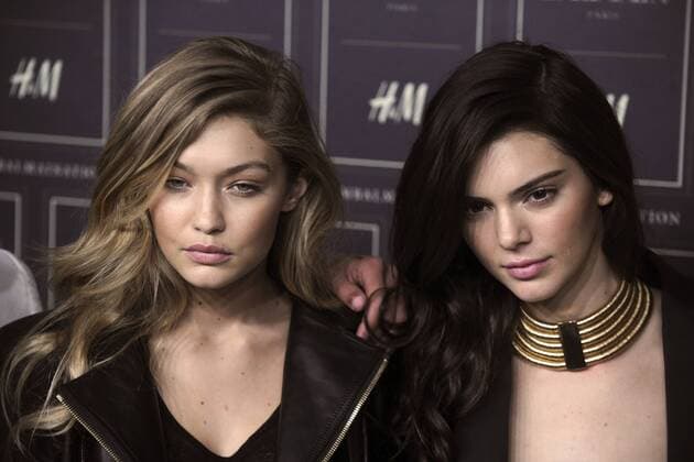 Gigi Hadid und Kendall Jenner bei der Balmain x H&M Collection Fashion Show im 23 Wall Street. New York, 20.10.2015 Foto:xD.xVanxTinex xFuturexImage