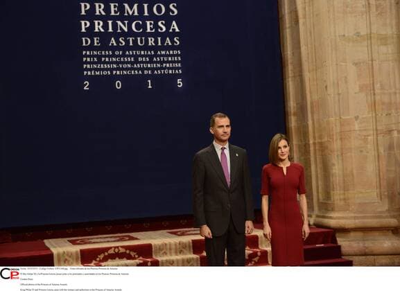 Fotos oficiales de los Premios Princesa de Asturias. El Rey Felipe VI y la Princesa Letizia, posan junto a los premiados y autoridades en los Premios Princesa de Asturias. Cordon Press Official photos of the Princess of Asturias Awards. King Philip VI and Princess Letizia, pose with the winners and authorities in the Princess of Asturias Awards. Fotos oficiales de los Premios Princesa de Asturias 