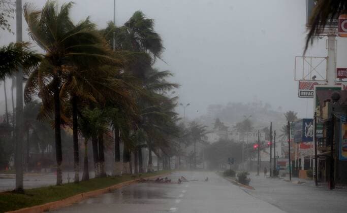 Oct. 23, 2015 - Mexico - G23101534.JPG.MANZANILLO, Col. Hurricane Huracan-Colima.- Los estragos del huracan Patricia se dejan sentir en este destino, el viernes 23 de octubre de 2015. Locales y restaurantes permanecieron cerrados. Foto: Agencia EL UNIVERSAL Ramon Romero JMA. Mexico  - ZUMAu78_