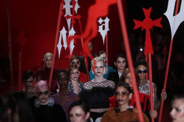 Models present creations of the winter collection by Amapo during the Sao Paulo Fashion Week, in Sao Paulo, Brazil, on Oct. 23, 2015. Rahel Patrasso) (da) (sp) BRAZIL-SAO PAULO-FASHION-FASHION WEEK e RahelxPatrasso 