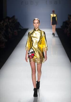 A model shows a creation by Chinese Taiwanese student Ruby Tsai during the the World MasterCard Toronto Fashion Week Spring Summer 2016 presenting the works by excellent students in Fashion Arts from Seneca College, in Toronto, Canada, Oct. 23, 2015. ) CANADA-TORONTO-FASHION WEEK-CHINESE STUDENTS ZouxZheng 