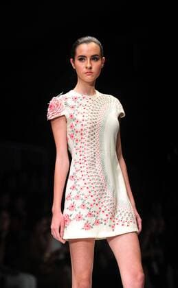 (151024) -- JAKARTA, Oct. 24, 2015 -- A model presents a creation by Indian designer Rahul Mishra during the first day of Jakarta Fashion Week in Jakarta, Indonesia, Oct. 24, 2015. ) INDONESIA-JAKARTA-FASHION WEEK-RAHUL MISHRA Zulkarnain 