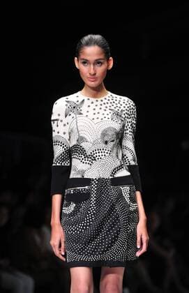 (151024) -- JAKARTA, Oct. 24, 2015 -- A model presents a creation by Indian designer Rahul Mishra during the first day of Jakarta Fashion Week in Jakarta, Indonesia, Oct. 24, 2015. ) INDONESIA-JAKARTA-FASHION WEEK-RAHUL MISHRA Zulkarnain 