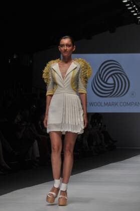 Oct. 24, 2015 - Jakarta, Indonesia - Model demonstrating dress by Rahul Mishra on the performances of Jakarta Fashion Week 2016 at Senayan City. The event, which followed 250 Indonesian and international designers will last until October 30, 2015. Jakarta Indonesia - ZUMAp133