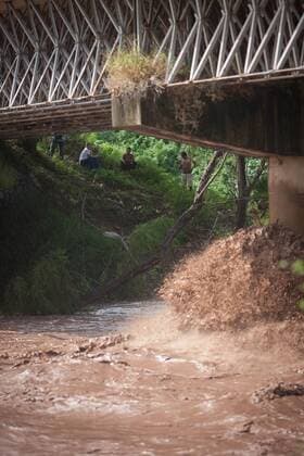 Residents watch the rising of the La Mascota river, after the passage of hurricane Patricia, in El Ranchito community, 10km away of Puerto Vallarta, Jalisco state, Mexico, on Oct. 24, 2015. Several municipalities in the western Mexican state Jalisco on the Pacific coast on Saturday were still on alert as Hurricane Patricia lashed further inland and weakened to a tropical storm. Pedro Mera) (da) (fnc) MEXICO-JALISCO-ENVIRONMENT-HURRICANE e PedroxMera 