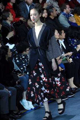 (151025) -- BEIJING, Oct. 25, 2015 -- A model presents a creation of B+ by beautyberry Collection during the China Fashion Week spring summer 2016 in Beijing, capital of China, Oct. 25, 2015. ) (mt) CHINA-BEIJING-FASHION WEEK-OPENING (CN) LixMingfang 