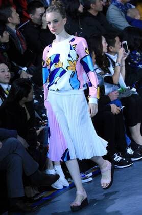 (151025) -- BEIJING, Oct. 25, 2015 -- A model presents a creation of B+ by beautyberry Collection during the China Fashion Week spring summer 2016 in Beijing, capital of China, Oct. 25, 2015. ) (mt) CHINA-BEIJING-FASHION WEEK-OPENING (CN) LixMingfang 