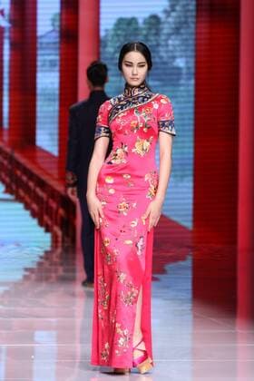 BEIJING, CHINA - OCTOBER 25: (CHINA OUT) A model showcases designs on the runway at NE-TIGER Haute Couture Collection during the Mercedes-Benz China Fashion Week S S 2016 at Beijing Hotel on October 25, 2015 in Beijing, China.  CFP474868169