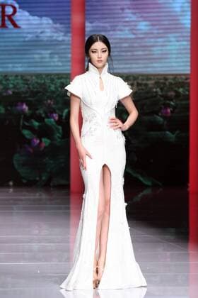 BEIJING, CHINA - OCTOBER 25: (CHINA OUT) A model showcases designs on the runway at NE-TIGER Haute Couture Collection during the Mercedes-Benz China Fashion Week S S 2016 at Beijing Hotel on October 25, 2015 in Beijing, China.  CFP474868183