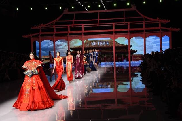 BEIJING, CHINA - OCTOBER 25: (CHINA OUT) Models showcase designs on the runway at NE-TIGER Haute Couture Collection during the Mercedes-Benz China Fashion Week S S 2016 at Beijing Hotel on October 25, 2015 in Beijing, China.  CFP474868198