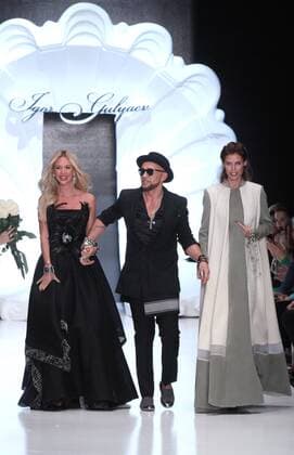 MOSCOW, RUSSIA. OCTOBER 26, 2015. Model and TV personality Viktoria Lopyreva (L) and designer Igor Gulyaev (C) acknowledge the audience following a fashion show for Igor Gulyaev spring summer collection on the closing day of the 2015 Mercedes Benz Fashion Week Russia at Manege Central Exhibition Hall. Sergei Vinogradov TASS  TS010985
