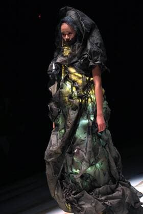 (151026) -- BEIJING, Oct. 25, 2015 -- A model shows a creation of designer Ma Defan s collection during the China Fashion Week in Beijing, capital of China, Oct. 25, 2015. ) (zkr) CHINA-BEIJING-CHINA FASHION WEEK(CN) LixMingfang 