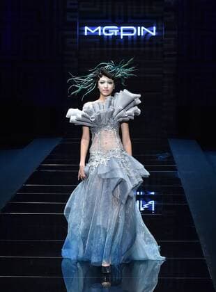 (151026) -- BEIJING, Oct. 26, 2015 -- A model shows the color make-up designed by Mao Geping during the China Fashion Week, in Beijing, capital of China, Oct. 26, 2015. ) (zkr) CHINA-BEIJING-FASHION WEEK-COLOR MAKE-UP(CN) LixHe 