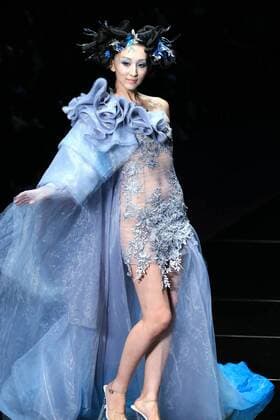 (151026) -- BEIJING, Oct. 26, 2015 -- A model shows the color make-up designed by Mao Geping during the China Fashion Week, in Beijing, capital of China, Oct. 26, 2015. ) (zkr) CHINA-BEIJING-FASHION WEEK-COLOR MAKE-UP(CN) LixMingfang 
