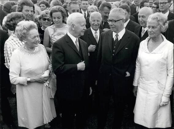 1962 - The discharge of the last Bundesprasident Heinrich Lubke in the place of Bruhl on June 30th with the great Zapfenstreich of the Bundeswehr . From left to right: Mrs. Wilhelmine Lubke, Mr Bundesprasident Heinrich Lubke, Mr Gustav Heinemann, Mrs. Hilda Heinemann. - ZUMAk09_