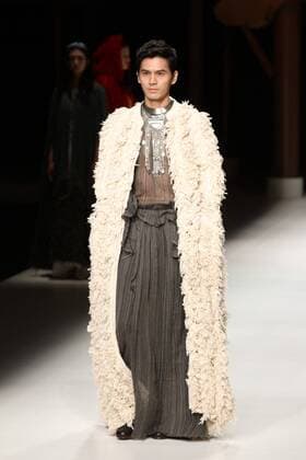 BEIJING, CHINA - OCTOBER 26: (CHINA OUT) A model showcases designs on the runway at Qing s Zheng Qinger Collection during the Mercedes-Benz China Fashion Week Spring Summer 2016 at Beijing Hotel on October 26, 2015 in Beijing, China.  CFP474944479